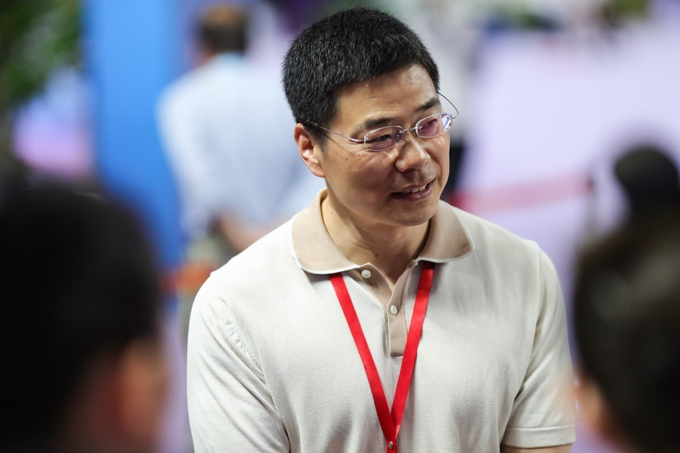 内忧外困的, 些长远基础, 内忧外困