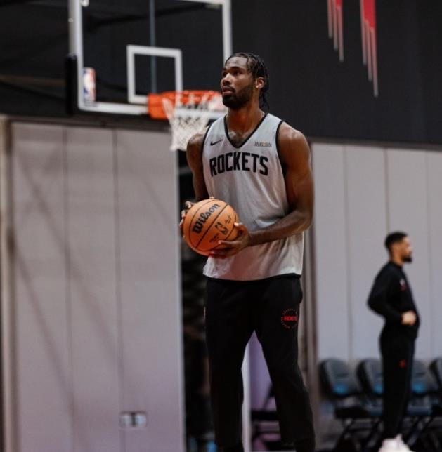 功至伟, 虑提前续约, 阿门汤普森 功至伟, 虑提前续约, 阿门汤普森